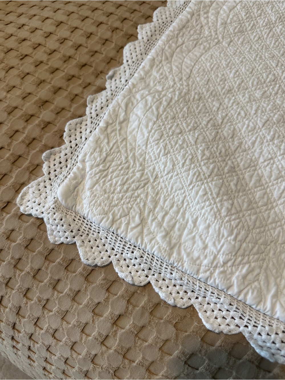 Vintage Ralph Lauren Standard Pillow Shams White Quilted Crochet Trim Set of 2 - Picture 2 of 3